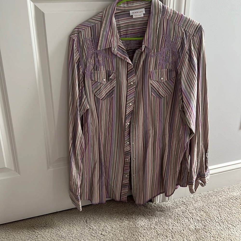 Great condition, ariat, button down blouse XXL